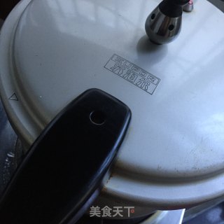 玉米筒骨汤的做法步骤：7