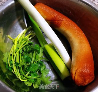 葱拌素鸡的做法步骤：1