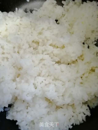西兰花炒饭的做法步骤：3