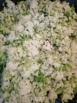 西兰花炒饭的做法步骤：6