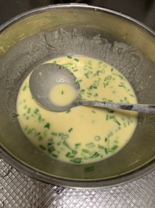 葱花鸡蛋摊饼的做法步骤：3