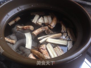 五指毛桃煲鸡汤的做法步骤：4