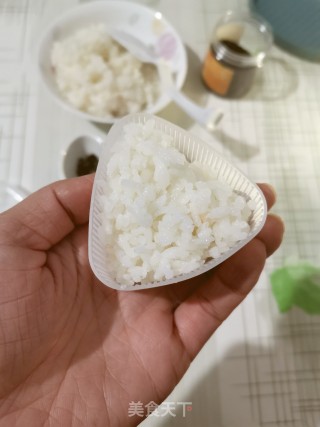 三角饭团的做法步骤：2