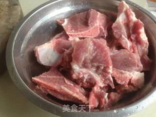 粉葛猪骨汤的做法步骤：2