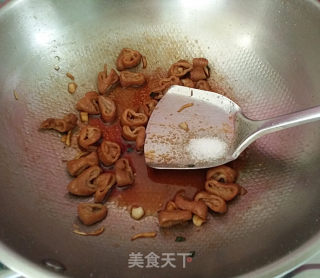 蒜苗炒肥肠的做法步骤：7