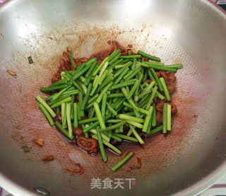 蒜苗炒肥肠的做法步骤：8