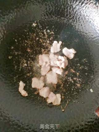 快手好吃的下饭菜蒜苔炒肉的做法步骤：2