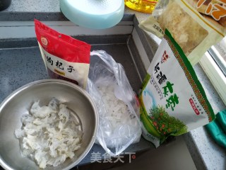 银耳莲子大枣汤的做法步骤：1