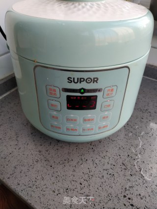 银耳莲子大枣汤的做法步骤：4