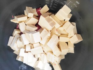 冬天必备的暖身补品：5分钟就能搞定的粉条豆腐羊肉汤的做法步骤：3