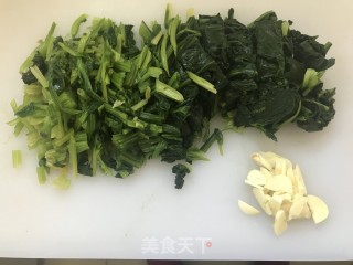 虾仁炒菠菜的做法步骤：3