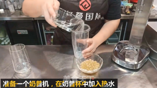 热饮︱玉米青稞爆爆果的做法步骤：3