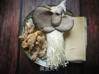 砂锅小酥肉的做法步骤：1