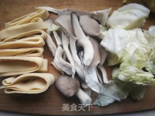 砂锅小酥肉的做法步骤：2