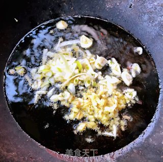 韭菜炒豆芽胡萝卜香肠的做法步骤：6