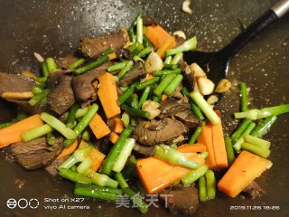 蒜薹炒牛肉片的做法步骤：6