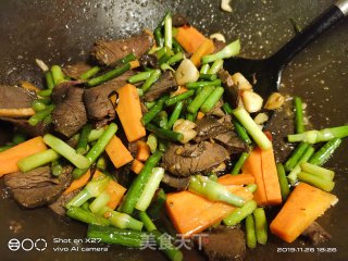 蒜薹炒牛肉片的做法步骤：7