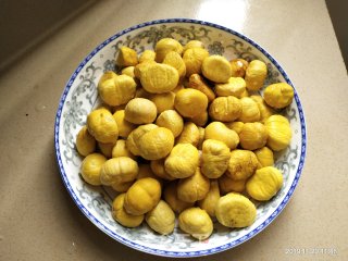 猪蹄板栗红枣汤的做法步骤：5