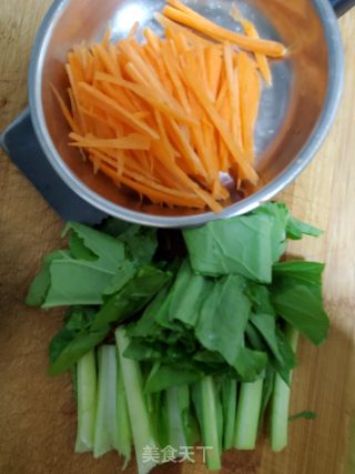 胡萝卜牛肉炒米粉的做法步骤：3