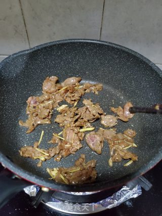胡萝卜牛肉炒米粉的做法步骤：5