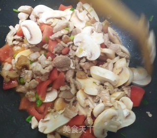 蘑菇肉盖浇面的做法步骤：7