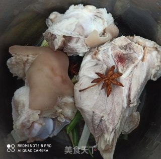 炖大骨萝卜汤的做法步骤：1