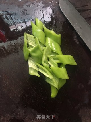 杏鲍菇炒五花肉的做法步骤：2