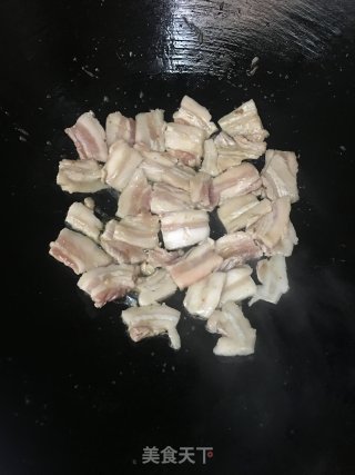 杏鲍菇炒五花肉的做法步骤：4