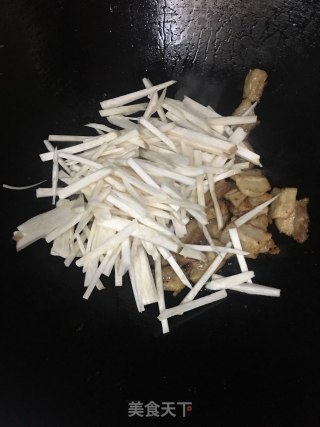 杏鲍菇炒五花肉的做法步骤：6