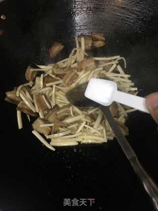 杏鲍菇炒五花肉的做法步骤：7