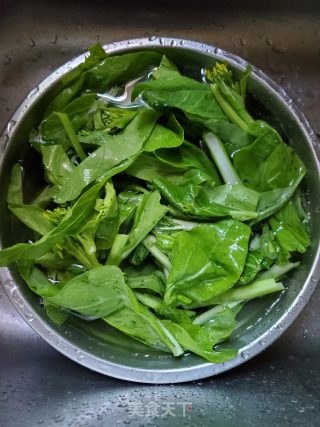 猪油蒜末炒白菜心的做法步骤：1
