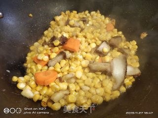 锅烧炒玉米粒的做法步骤：4