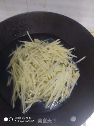 凉拌土豆丝的做法步骤：2