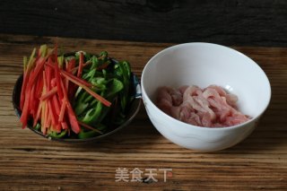 青椒肉丝的做法步骤：1