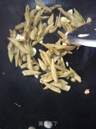 咸菜炒鸡蛋的做法步骤：5