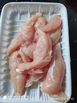 酥脆鸡排的做法步骤：1