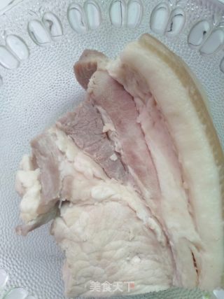 古法回锅肉的做法步骤：1