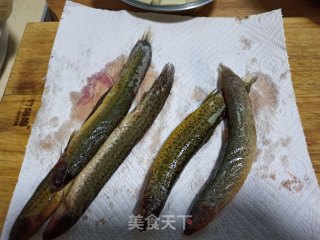 泥鳅冻豆腐汤的做法步骤：1