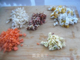 火腿咸蛋炒饭的做法步骤：1
