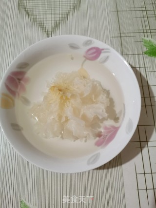 苹果银耳羹的做法步骤：2