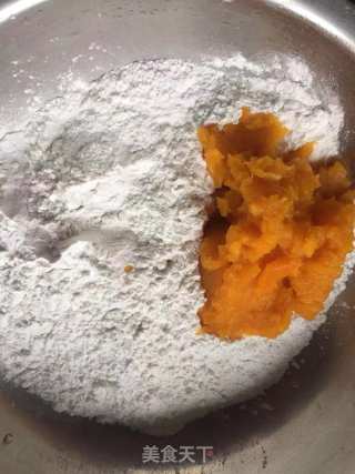 酒酿南瓜汤圆的做法步骤：1