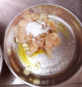 青豆鸡丁????的做法步骤：1