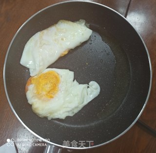 馒头火腿煎蛋三明治的做法步骤：2
