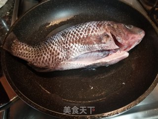 糖醋罗非鱼的做法步骤：4