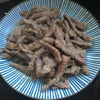 胡椒葱段烧牛柳的做法步骤：5
