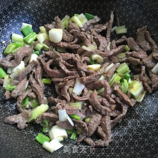 胡椒葱段烧牛柳的做法步骤：7