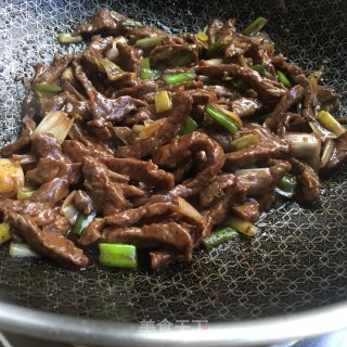 胡椒葱段烧牛柳的做法步骤：9
