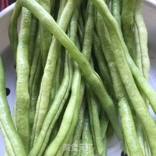麻香豆角的做法步骤：1