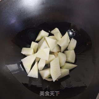 香辣牛肉炖白萝卜的做法步骤：4