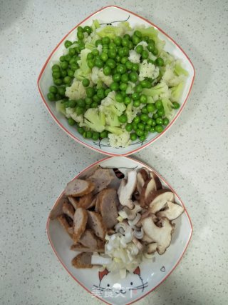 菜花炒豌豆的做法步骤：4
